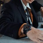 Replica watches online are very appropriate for cool men.