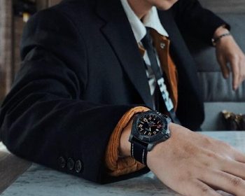 Replica watches online are very appropriate for cool men.